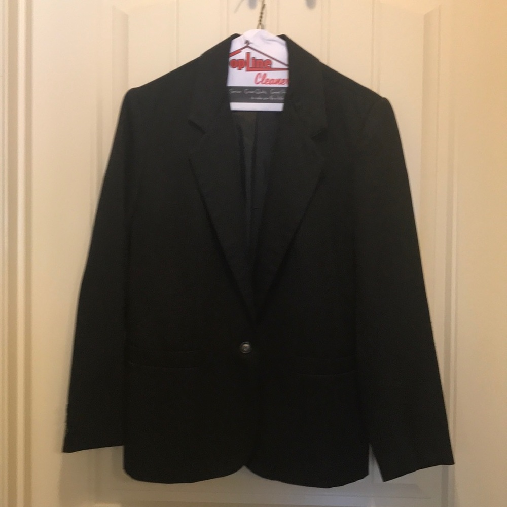 Perfect one button black blazer!